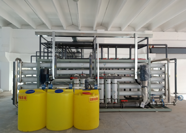 濰坊30T雙級反滲透設備+EDI設備安裝調試