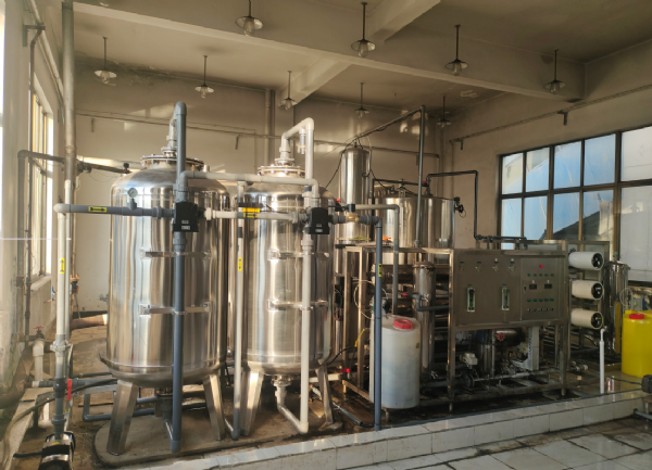 山東濟(jì)南環(huán)保公司6T單級反滲透設(shè)備安裝調(diào)試完場