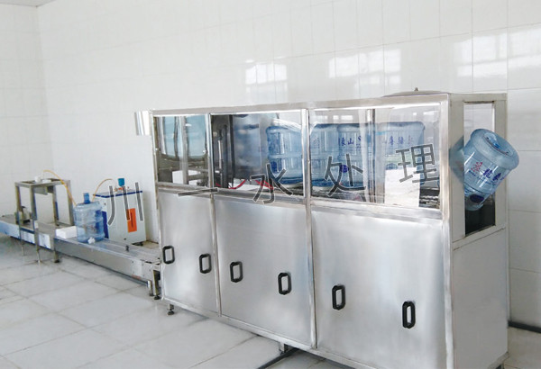 150桶/h 全自動(dòng)灌裝機(jī)（沖洗、灌裝、封蓋功能于一體）